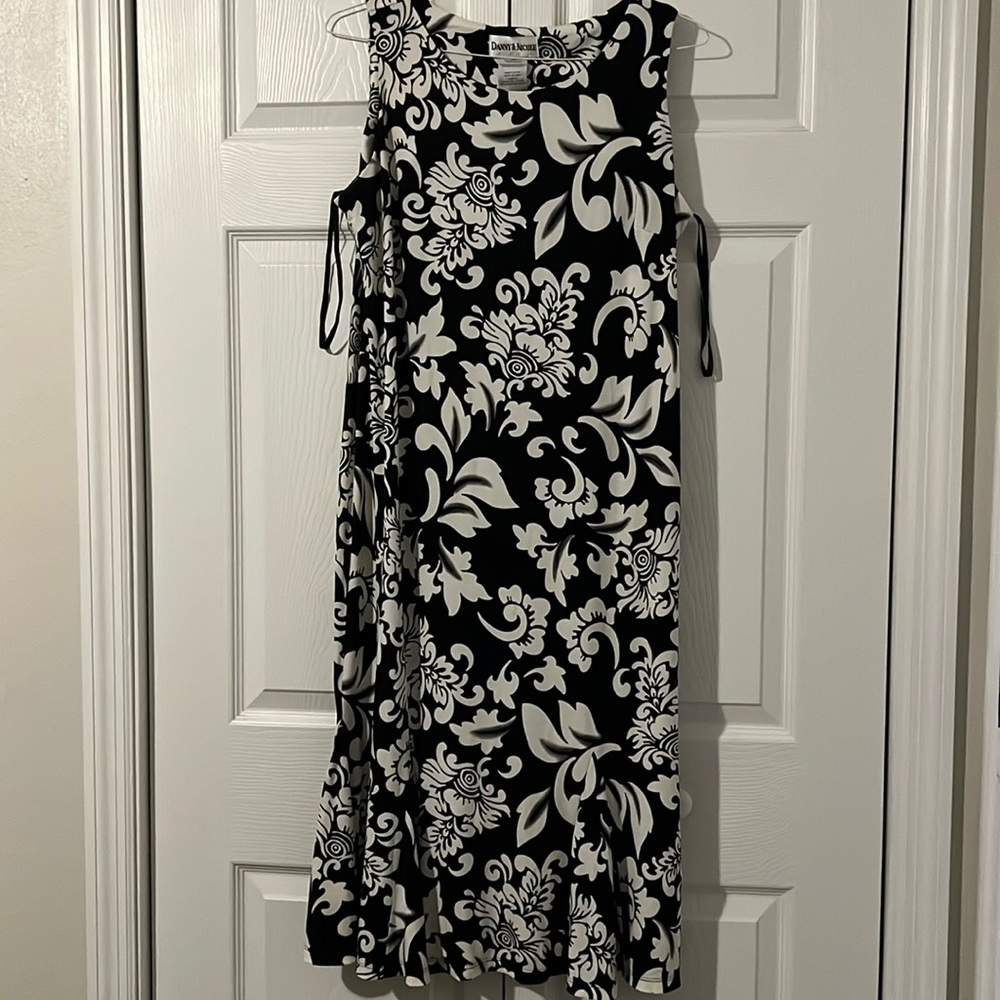 Danny & Nicole sleeveless dress women’s 16